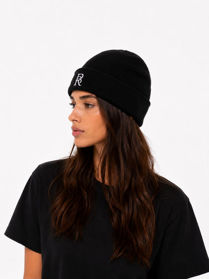 Bonnet noir BRYLON PARIS Collection Elite 2026 porté par une femme de profil